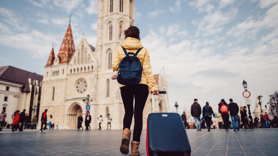 Low budget travel: the best 20 tips for students